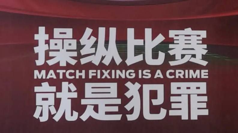 【双方首发及换人信息】多特蒙德：1-科贝尔、5-本塞拜尼、4-施洛特贝克、25-聚勒、24-穆尼耶、23-埃姆雷-詹（90’ 9-阿莱）、19-布兰特、11-罗伊斯（58’ 7-雷纳）、21-马伦、43-吉滕斯（72’ 48-班巴）、14-菲尔克鲁格未出场替补：33-迈尔、6-厄兹詹、17-沃尔夫、20-萨比策、42-布兰科、47-帕帕多普洛斯、48-班巴奥格斯堡：1-芬恩-达门、3-佩德森、6-古维勒乌、19-乌杜奥凯、43-姆巴布（90’ 5-普法伊费尔）、8-雷克斯贝凯、24-延森（90’ 18-布莱特豪普）、27-恩格尔斯（69’ 2-古姆尼）、30-多施、9-德米洛维奇（77’ 16-鲁本-巴尔加斯）、21-蒂茨（77’ 7-贝尔乔）未出场替补：40-库贝克、23-鲍尔、10-A-迈尔、20-米切尔